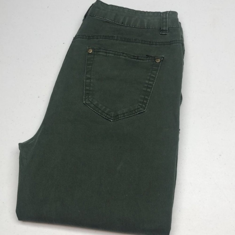 LIKE NEW DOLLHOUSE KHAKI SKINNY JEANS 8/29x28 ⭐️